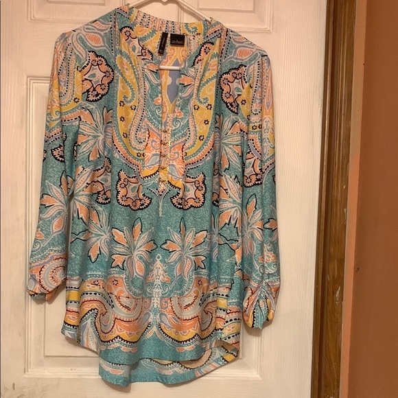New Direcctions Colorful Paisley Women's Top - Picture 2 of 15